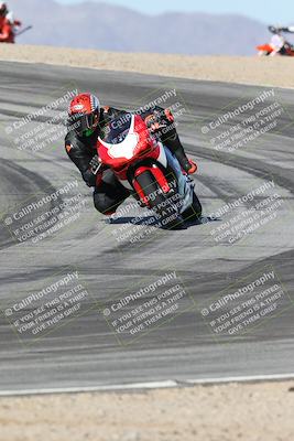 media/Dec-01-2025-Moto Forza (Mon) [[2daa91e15f]]/2-Intermediate Group/Session 2 (Turns 9 and 10)/